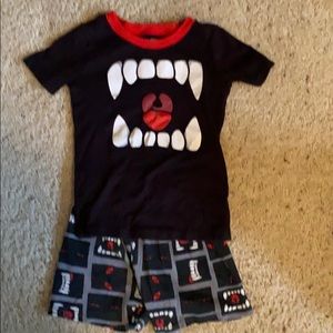 Place glow-in-the- dark short pajamas